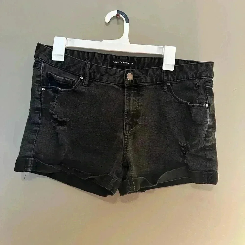 Pretty Perfect Jean Shorts Size 13/31